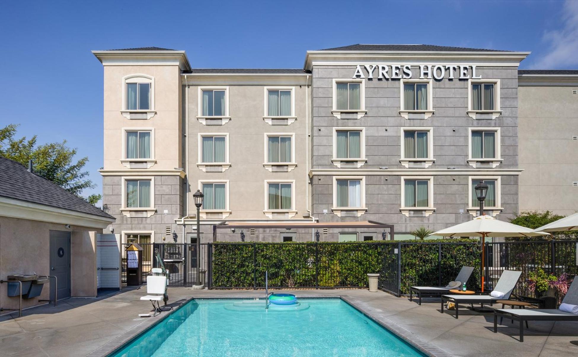Ayres Hotel Huntington Beach/Фонтейн-Валли Экстерьер фото